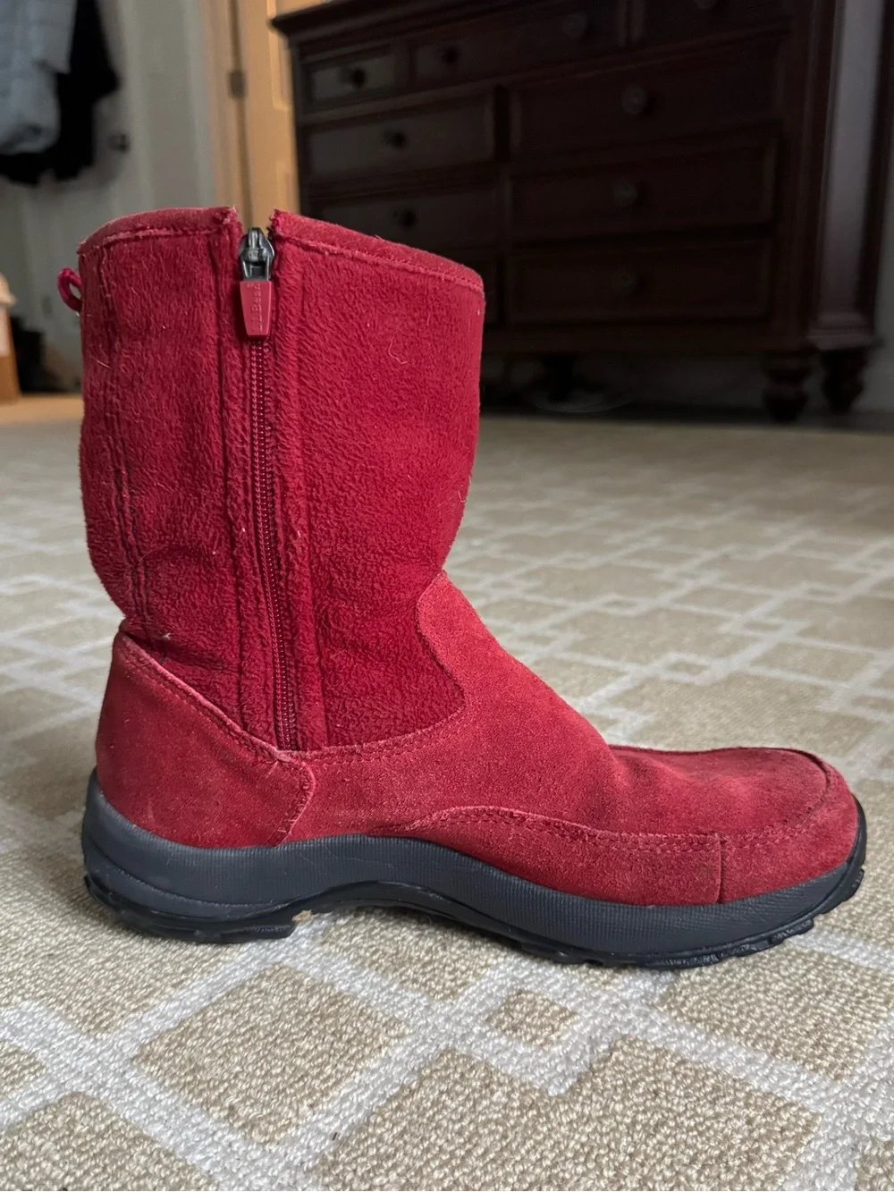 L.L. Bean Red Suede Fleece Lined Winter Boots Side Zip Size 9